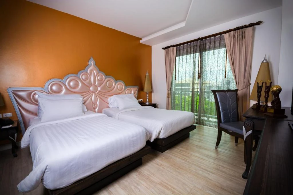 Deluxe twin room with balcony at Chillax Resort Bangkok