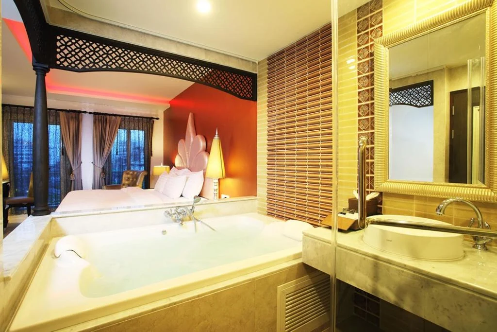 Premier room with whirlpool bath at Chillax Resort Bangkok